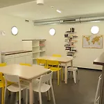 بيت شباب Cats *