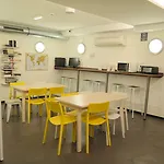 Cats بيت شباب