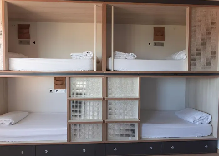 Хостел Cats Hostel San Sebastian Сан-Себастьян