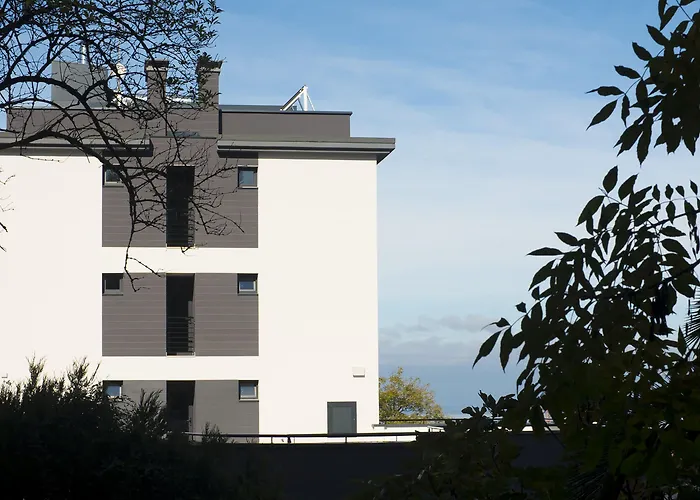 Cats Hostel San Sebastian * Сан-Себастьян