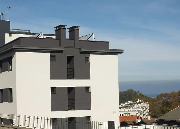 Cats Hostel San Sebastian Хостел *