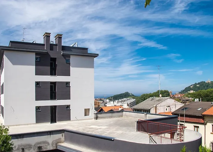 Cats Hostel San Sebastian Хостел *