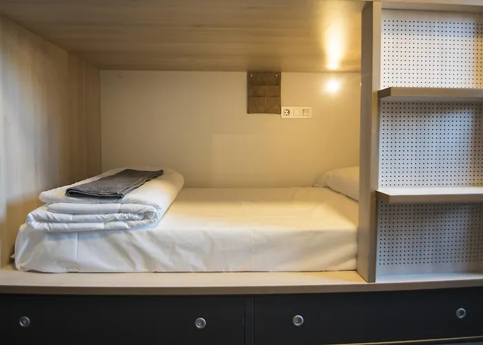 Cats Hostel San Sebastian * Сан-Себастьян