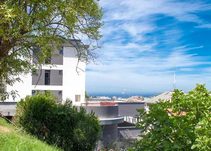 Cats Hostel San Sebastian Хостел