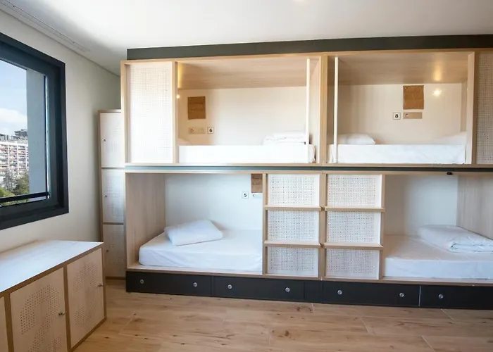 Хостел Cats Hostel San Sebastian Сан-Себастьян