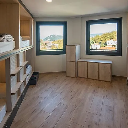 Cats Hostel San Sebastian Сан-Себастьян